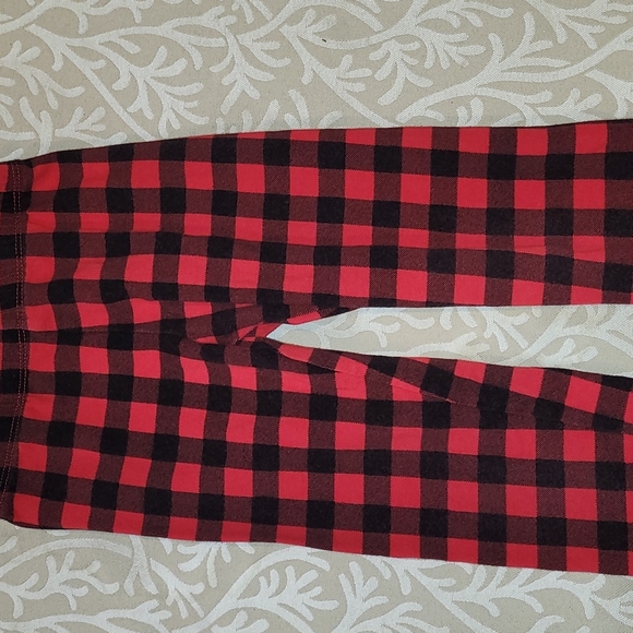 2 Pairs of Girls Size 5 and 5T Leggings.  Old Navy Buffalo 5T /Disney Frozen 2 - Picture 2 of 10